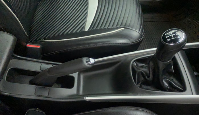 2016 Maruti Baleno ALPHA PETROL 1.2, Petrol, Manual, 26,113 km, Gear Lever