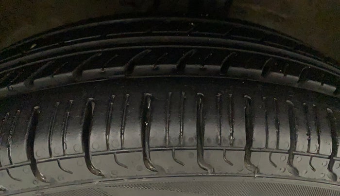 2015 Maruti Wagon R 1.0 LXI CNG, CNG, Manual, 58,961 km, Right Rear Tyre Tread