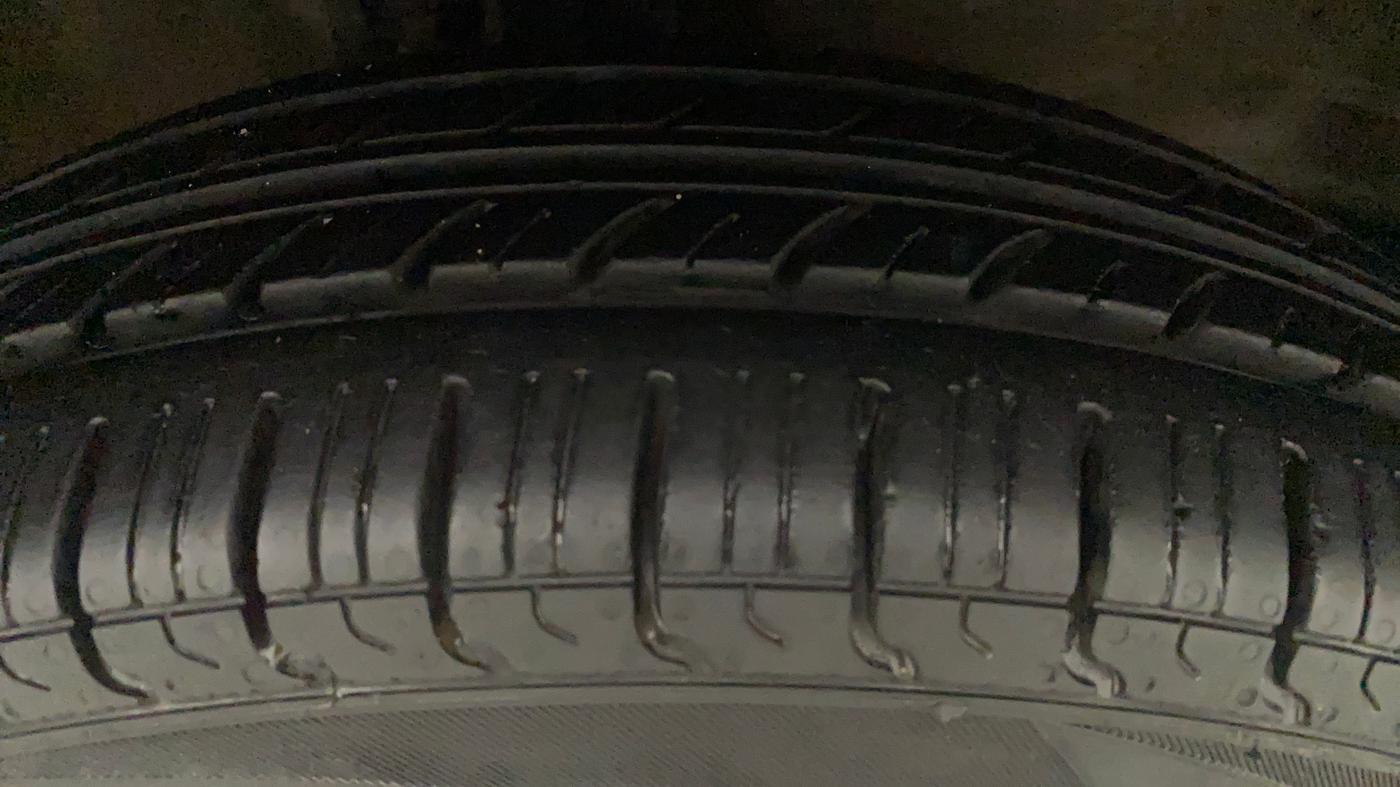 2015 Maruti Wagon R 1.0 LXI CNG, CNG, Manual, 58,961 km, Left Front Tyre Tread