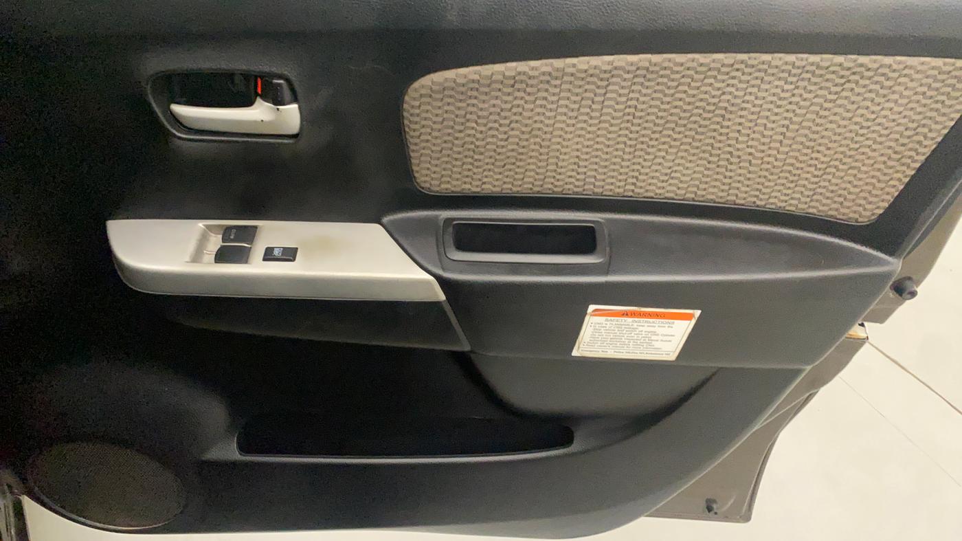 2015 Maruti Wagon R 1.0 LXI CNG, CNG, Manual, 58,961 km, Driver Side Door Panels Control