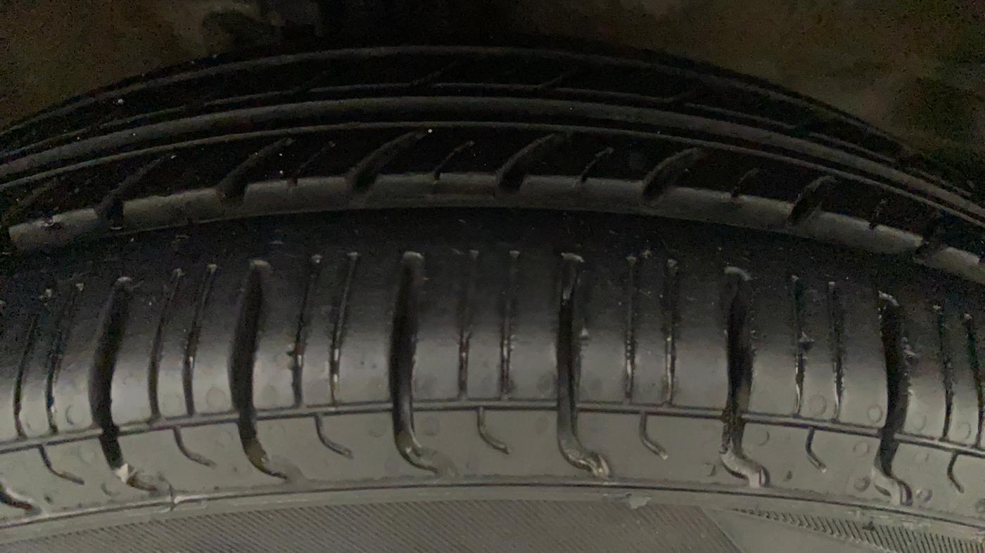 2015 Maruti Wagon R 1.0 LXI CNG, CNG, Manual, 58,961 km, Right Front Tyre Tread