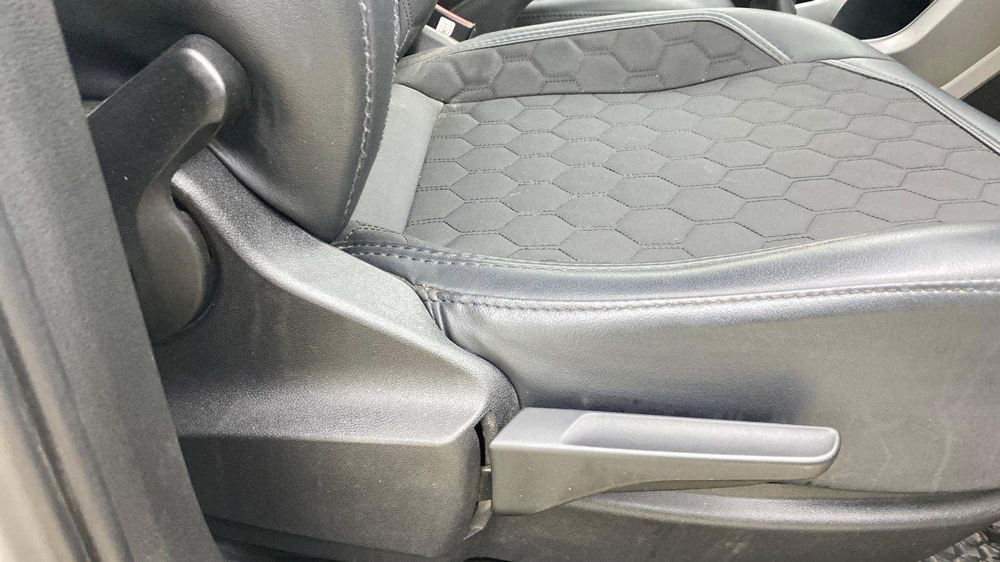 2022 Skoda KUSHAQ AMBITION 1.0L TSI MT, Petrol, Manual, 52,001 km, Driver Side Adjustment Panel