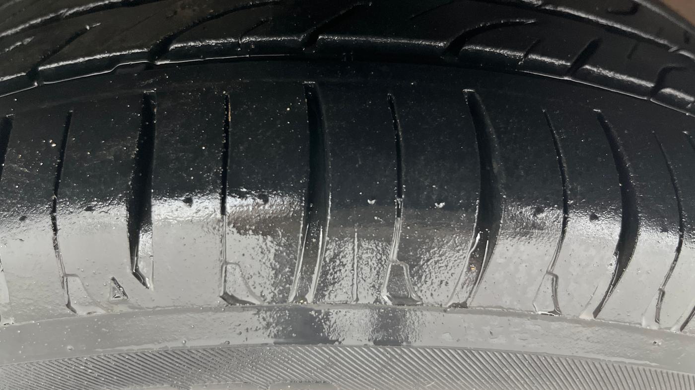 2015 Volkswagen Cross Polo HIGHLINE TDI, Diesel, Manual, 89,465 km, Left Front Tyre Tread