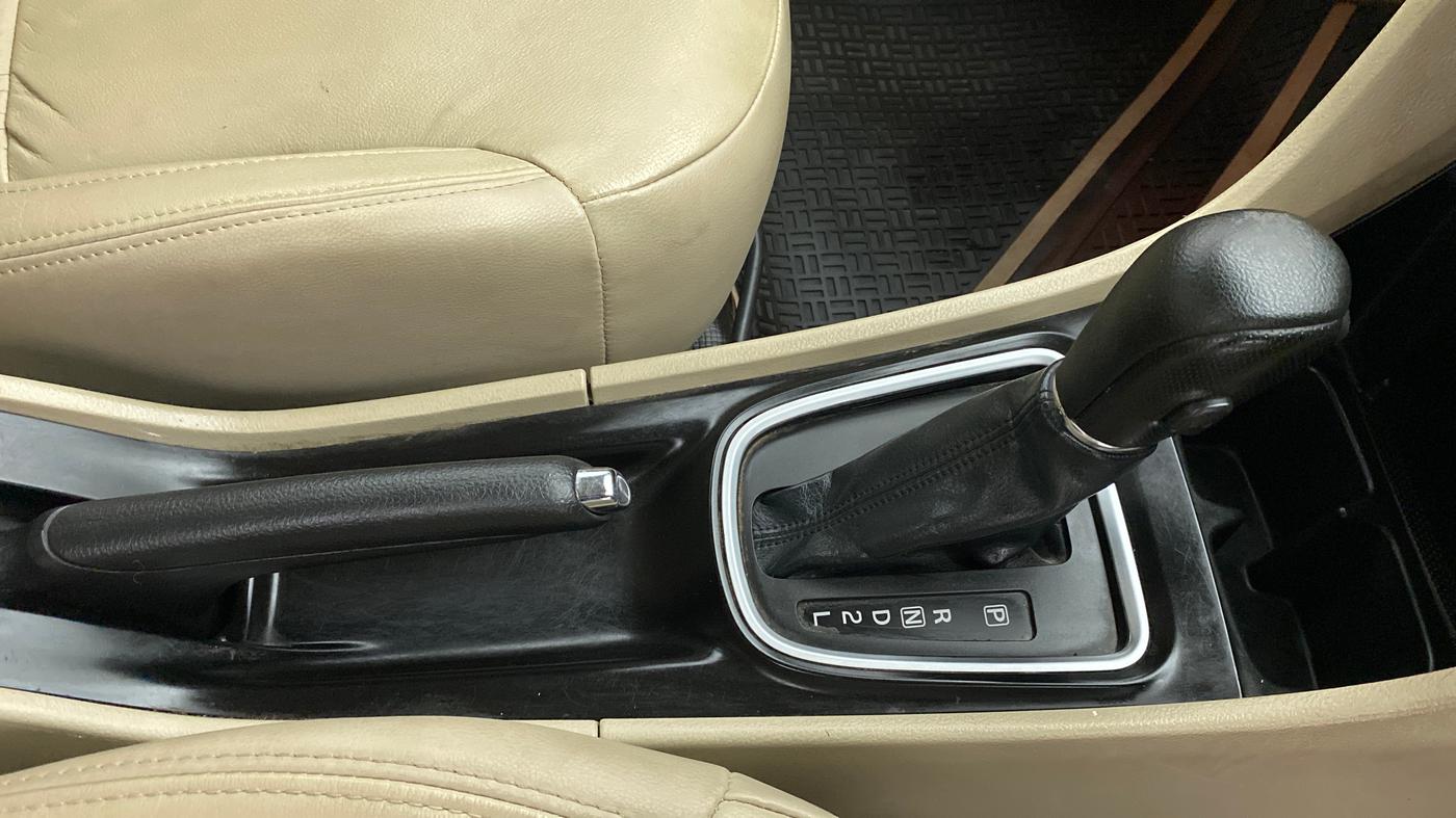 2020 Maruti Ciaz ALPHA 1.5 AT SHVS, Petrol, Automatic, 39,945 km, Gear Lever