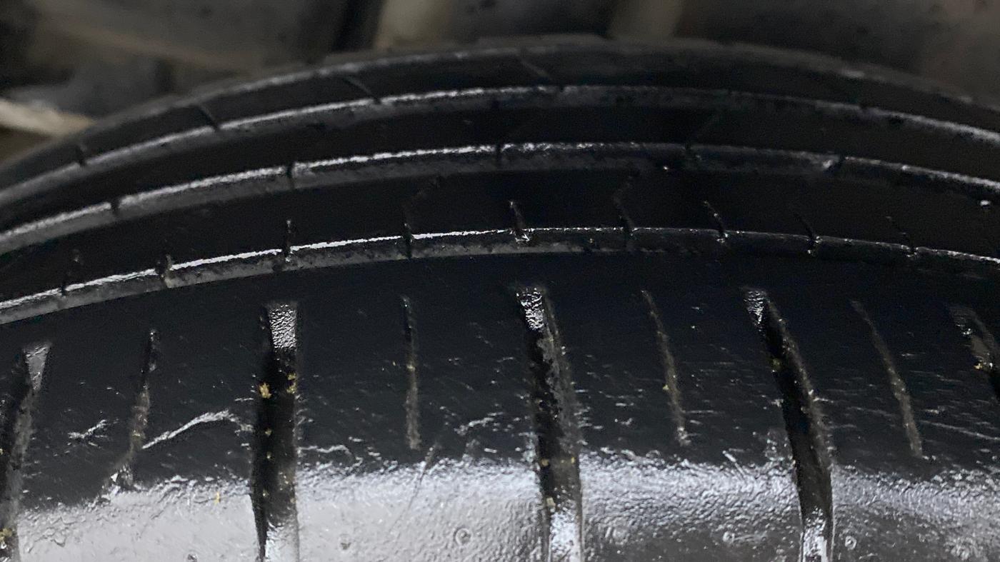 2020 Maruti Ciaz ALPHA 1.5 AT SHVS, Petrol, Automatic, 39,945 km, Right Rear Tyre Tread