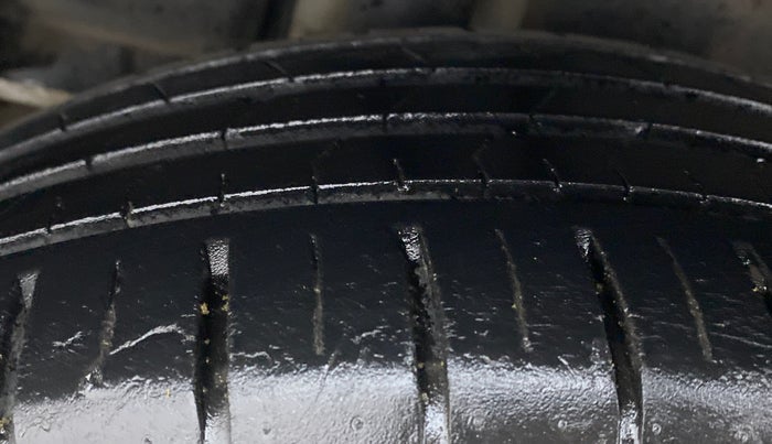 2020 Maruti Ciaz ALPHA 1.5 AT SHVS, Petrol, Automatic, 39,945 km, Right Rear Tyre Tread