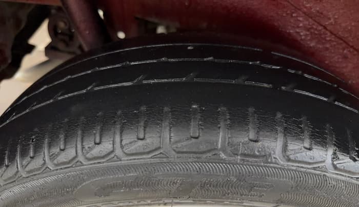 2014 Maruti Wagon R Stingray VXI, Petrol, Manual, 51,142 km, Right Rear Tyre Tread