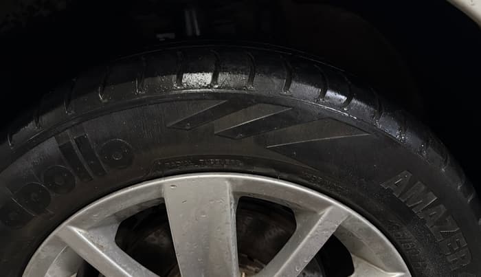 2016 Volkswagen Ameo HIGHLINE1.0L, Petrol, Manual, 87,275 km, Left Front Tyre Tread