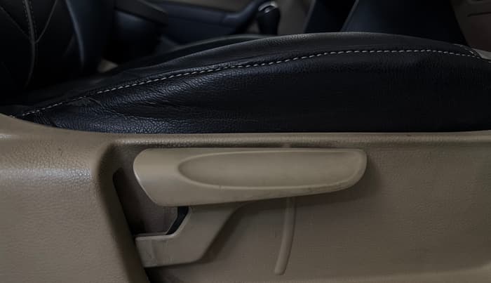 2016 Volkswagen Ameo HIGHLINE1.0L, Petrol, Manual, 87,275 km, Driver Side Adjustment Panel