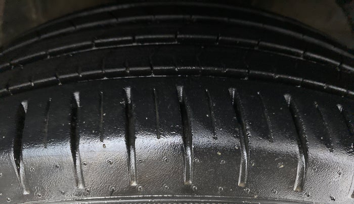 2021 Toyota Glanza G MT PETROL, Petrol, Manual, 22,601 km, Right Front Tyre Tread