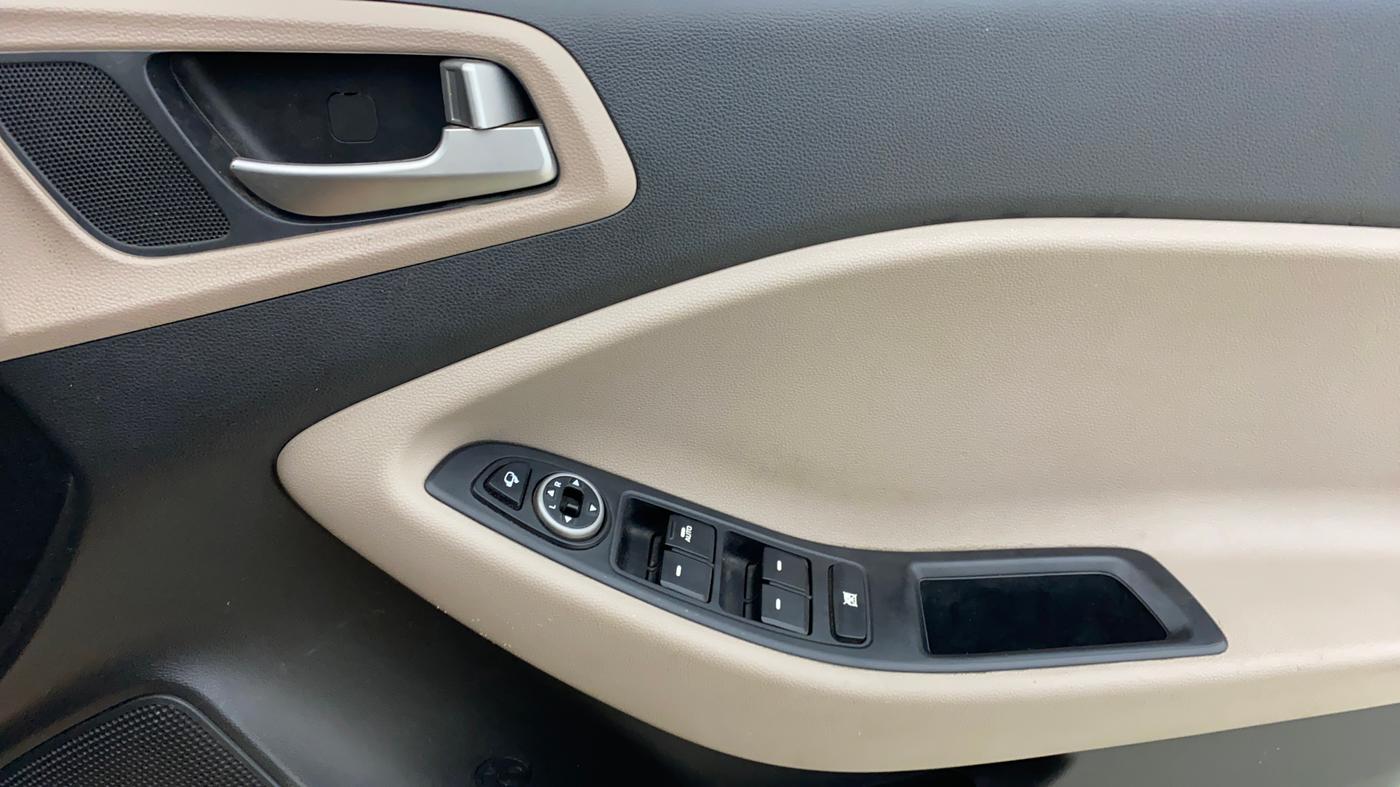 2019 Hyundai Elite i20 ASTA (O) CVT, Petrol, Automatic, 47,011 km, Driver Side Door Panels Control