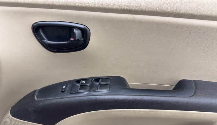 2014 Hyundai i10 MAGNA 1.1, Petrol, Manual, 35,098 km, Driver Side Door Panels Control
