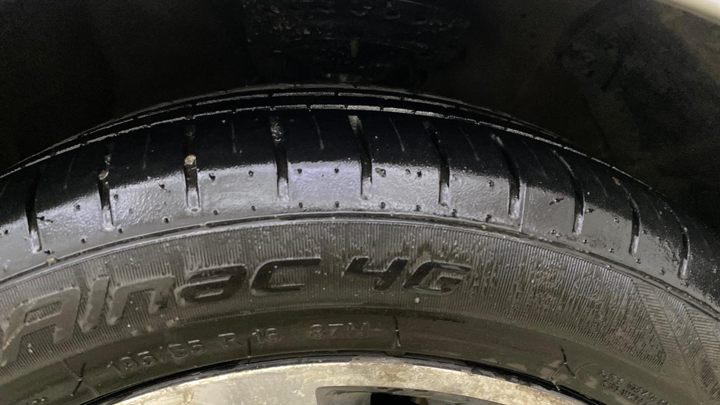 2013 Hyundai Verna FLUIDIC 1.6 VTVT SX, Petrol, Manual, 84,177 km, Right Front Tyre Tread
