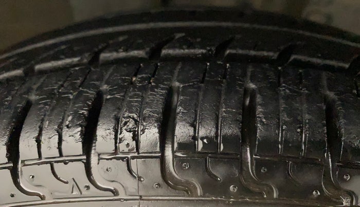 2016 Renault Kwid RXT 1.0, Petrol, Manual, 22,593 km, Right Front Tyre Tread