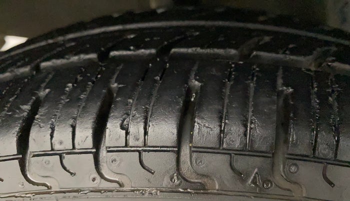 2016 Renault Kwid RXT 1.0, Petrol, Manual, 22,593 km, Right Rear Tyre Tread