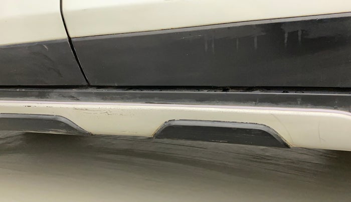 2019 Maruti Vitara Brezza VDI AMT, Diesel, Automatic, 65,899 km, Left running board - Cladding has minor damage