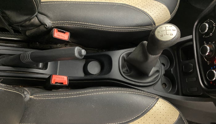 2014 Renault Duster 85 PS RXE DIESEL, Diesel, Manual, 75,390 km, Gear Lever