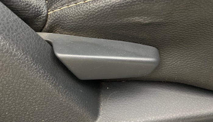 2014 Renault Duster 85 PS RXE DIESEL, Diesel, Manual, 75,390 km, Driver Side Adjustment Panel