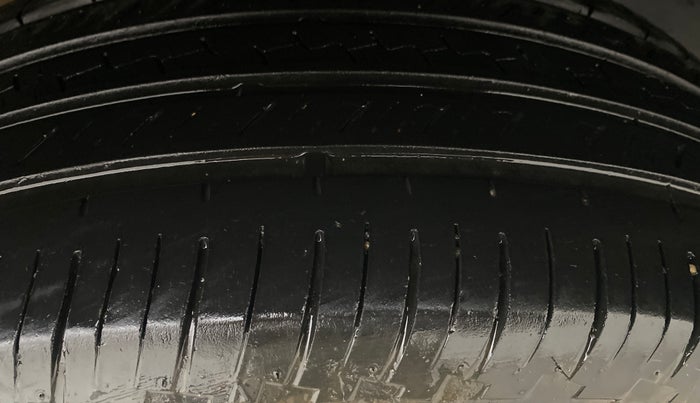 2014 Renault Duster 85 PS RXE DIESEL, Diesel, Manual, 75,390 km, Left Rear Tyre Tread