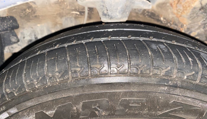 2013 Hyundai i10 ERA 1.1, Petrol, Manual, 50,882 km, Left Front Tyre Tread