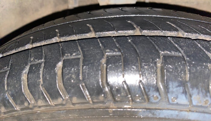 2013 Hyundai i10 ERA 1.1, Petrol, Manual, 50,882 km, Right Front Tyre Tread