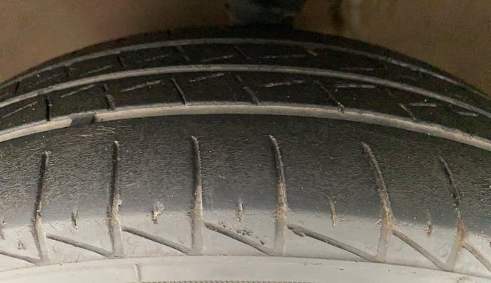 2016 Maruti Alto 800 VXI, Petrol, Manual, 88,255 km, Left Front Tyre Tread