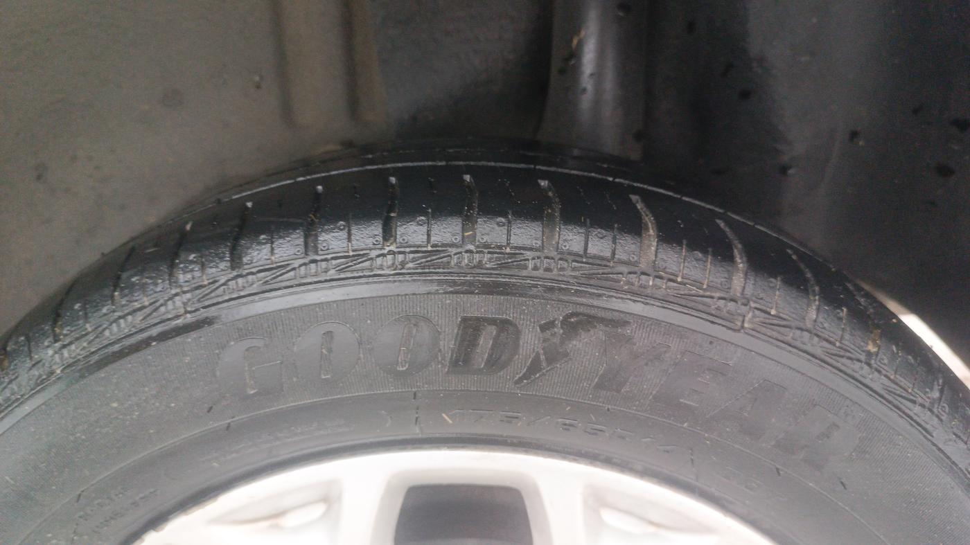 2013 Ford Figo TITANIUM 1.2 PETROL, Petrol, Manual, 70,406 km, Left Rear Tyre Tread
