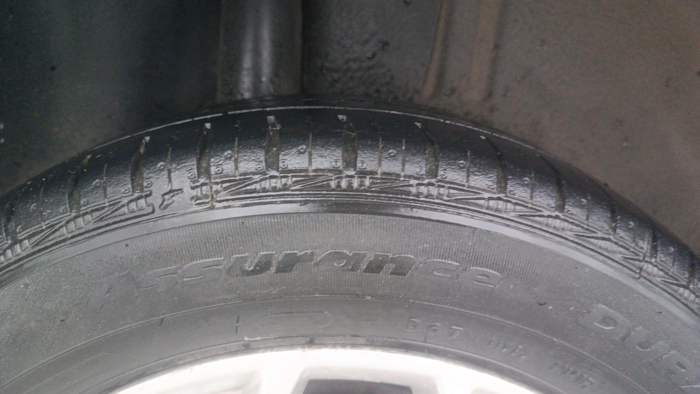 2013 Ford Figo TITANIUM 1.2 PETROL, Petrol, Manual, 70,406 km, Right Rear Tyre Tread