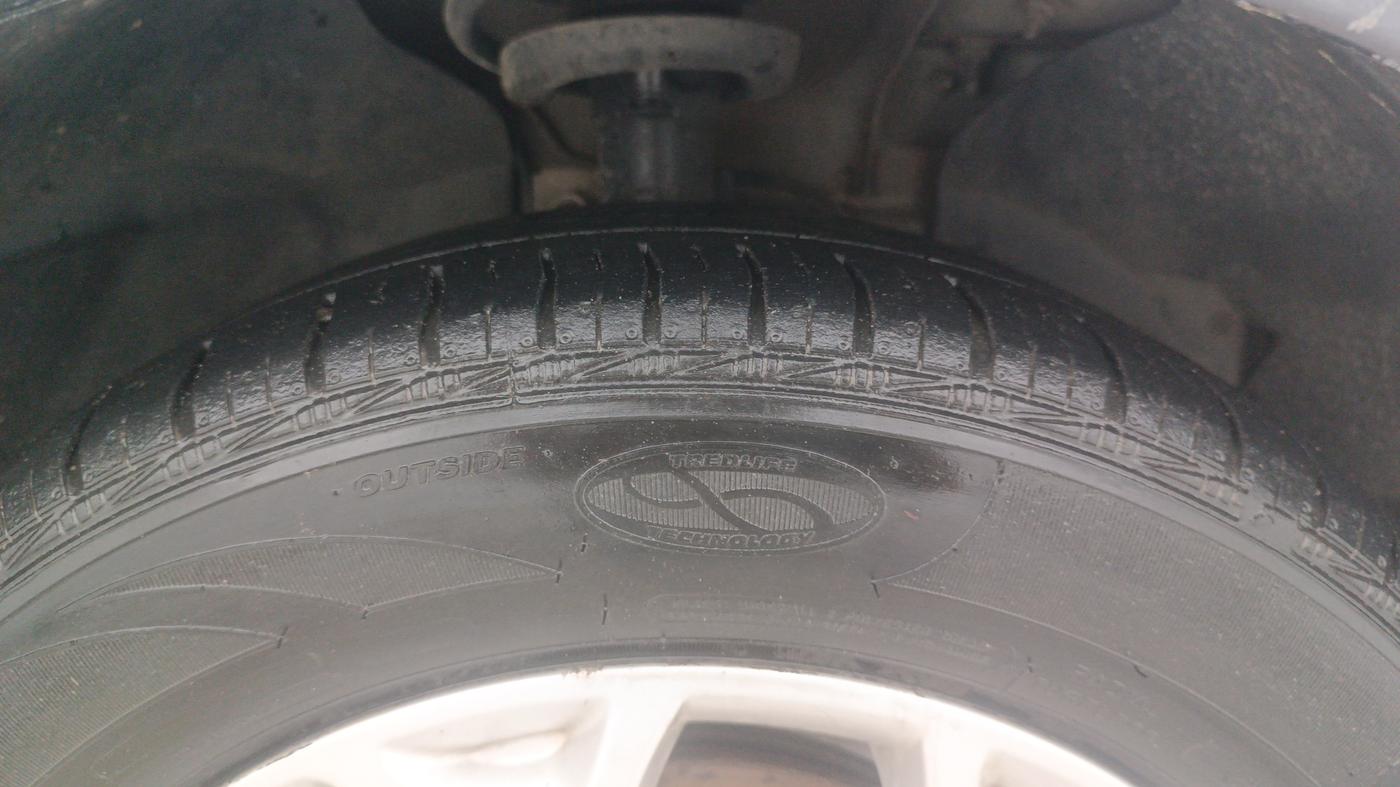2013 Ford Figo TITANIUM 1.2 PETROL, Petrol, Manual, 70,406 km, Right Front Tyre Tread