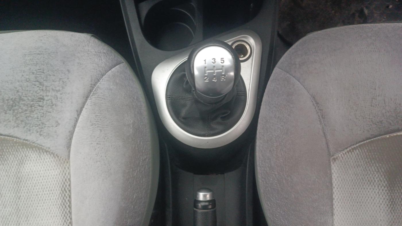 2013 Ford Figo TITANIUM 1.2 PETROL, Petrol, Manual, 70,406 km, Gear Lever