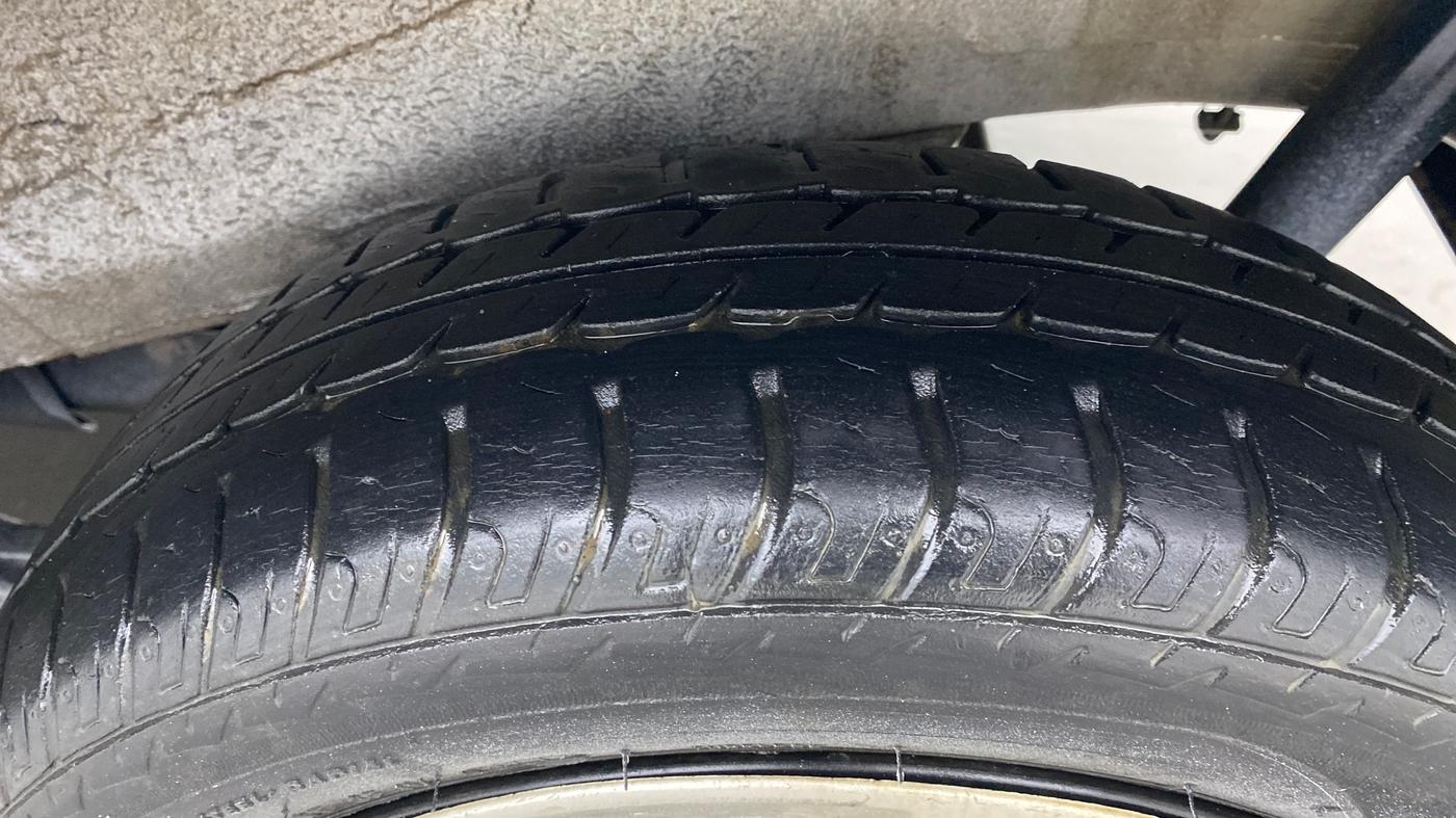 2017 Maruti Wagon R 1.0 VXI, Petrol, Manual, 26,501 km, Left Rear Tyre Tread