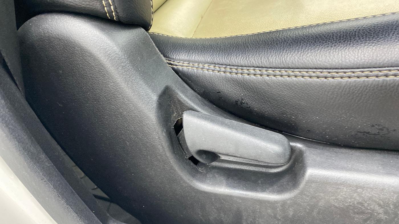 2017 Maruti Wagon R 1.0 VXI, Petrol, Manual, 26,501 km, Driver Side Adjustment Panel