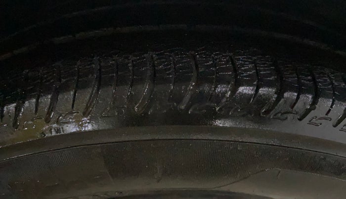 2019 Maruti Celerio VXI, CNG, Manual, 80,411 km, Right Front Tyre Tread