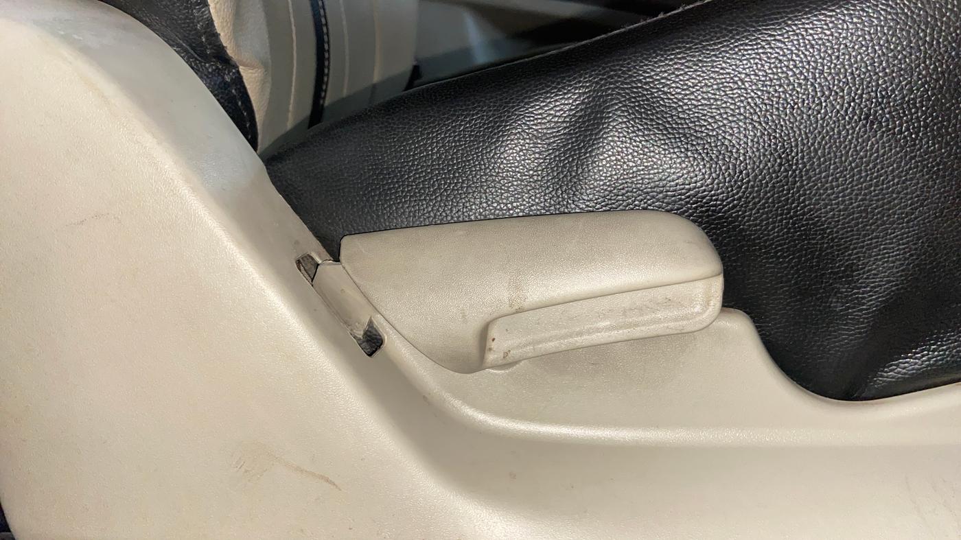2019 Maruti Celerio VXI, CNG, Manual, 80,611 km, Driver Side Adjustment Panel