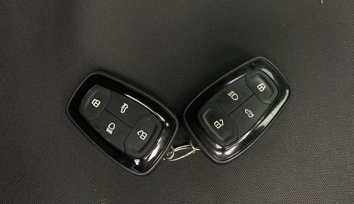 2024 Tata NEXON CREATIVE + AMT 1.5 DIESEL, Diesel, Automatic, 40,369 km, Key Close Up