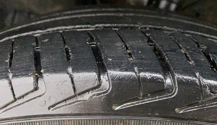 2021 Maruti New Wagon-R LXI CNG 1.0, CNG, Manual, 51,121 km, Left Front Tyre Tread