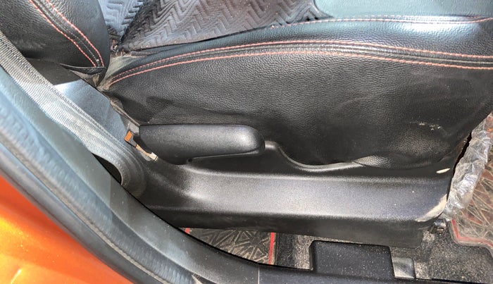 2020 Maruti Vitara Brezza VXI AT SHVS, Petrol, Automatic, 75,835 km, Driver Side Adjustment Panel