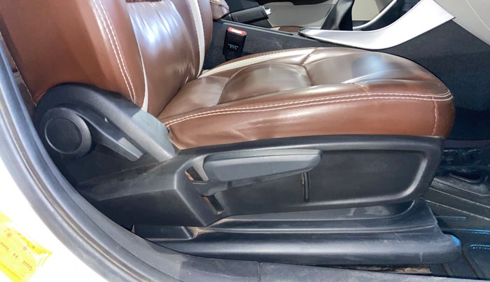 2023 Tata ALTROZ XZ Plus (S) LUX, Petrol, Manual, 51,788 km, Driver Side Adjustment Panel