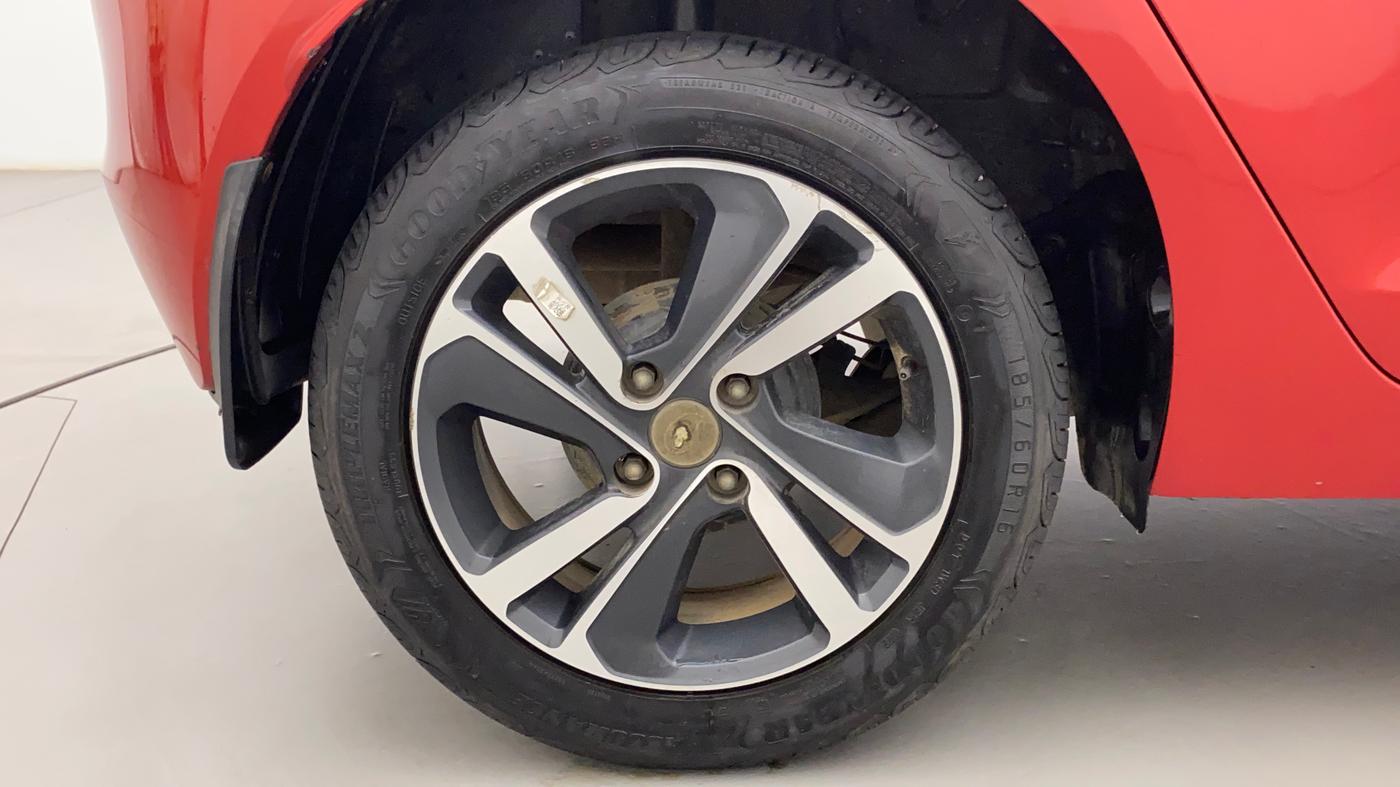 2021 Tata ALTROZ XZ DIESEL, Diesel, Manual, 35,233 km, Right Rear Wheel