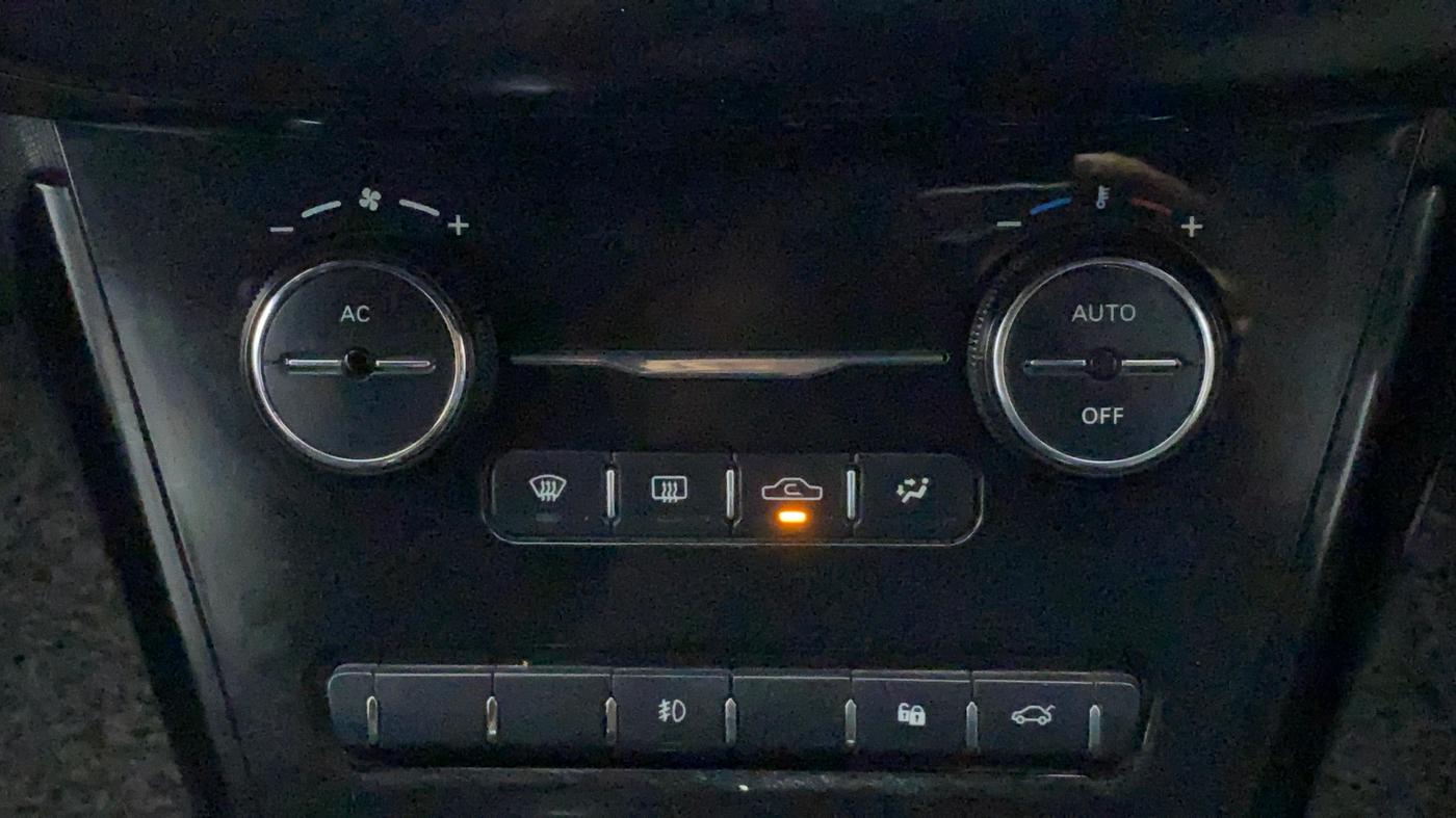 2022 Tata NEXON XZ PLUS PETROL DARK EDITION, Petrol, Manual, 20,477 km, Automatic Climate Control