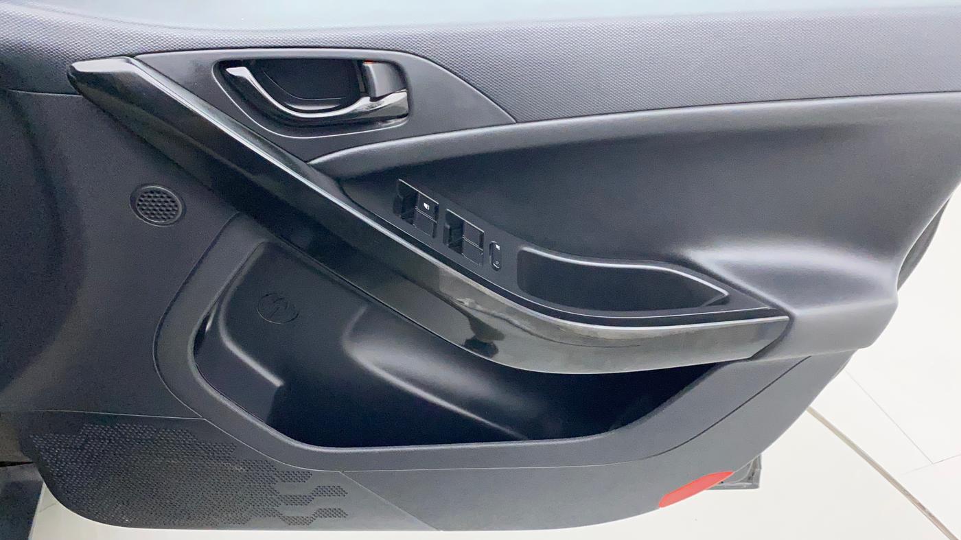 2022 Tata NEXON XZ PLUS PETROL DARK EDITION, Petrol, Manual, 20,477 km, Driver Side Door Panels Control
