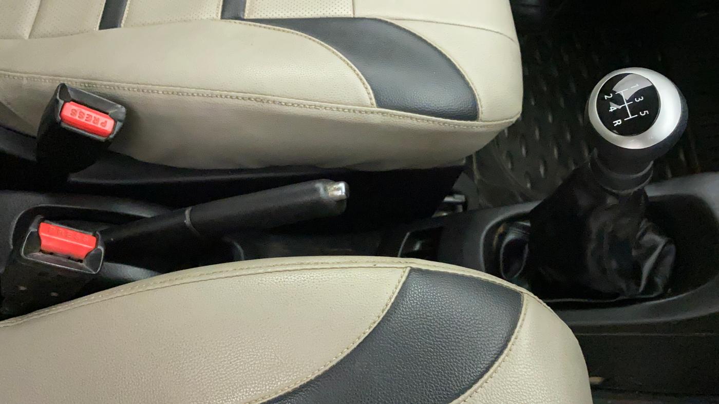 2013 Maruti Wagon R 1.0 VXI, Petrol, Manual, 1,10,391 km, Gear Lever