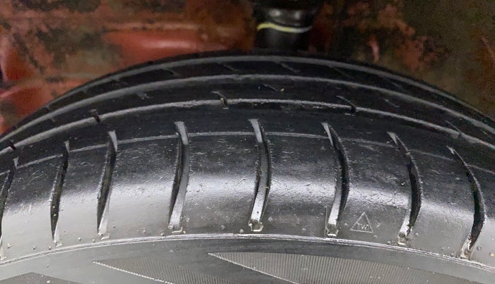 2013 Maruti Wagon R 1.0 VXI, Petrol, Manual, 1,10,391 km, Left Front Tyre Tread