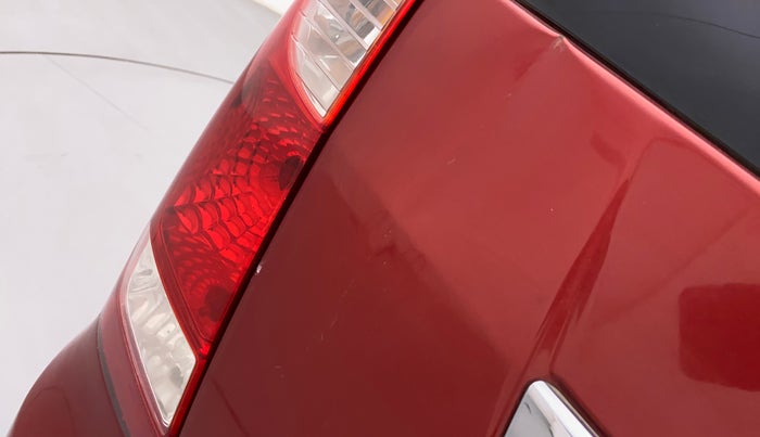 2013 Maruti Wagon R 1.0 VXI, Petrol, Manual, 1,10,391 km, Dicky (Boot door) - Slightly dented