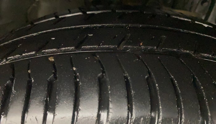 2016 Ford Ecosport TITANIUM 1.5L DIESEL, Diesel, Manual, 70,339 km, Right Front Tyre Tread