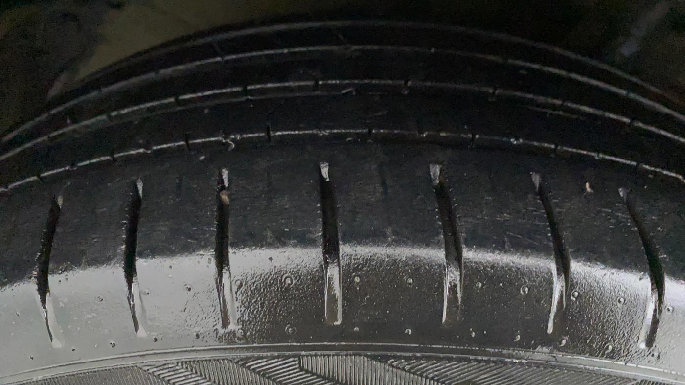 2018 Maruti Ciaz ALPHA 1.5 MT VTVT SHVS, Petrol, Manual, 81,066 km, Right Rear Tyre Tread
