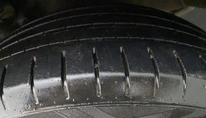 2018 Maruti Ciaz ALPHA 1.5 MT VTVT SHVS, Petrol, Manual, 81,066 km, Left Rear Tyre Tread