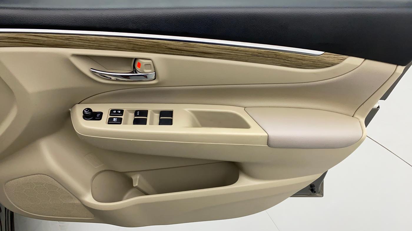 2018 Maruti Ciaz ALPHA 1.5 MT VTVT SHVS, Petrol, Manual, 81,066 km, Driver Side Door Panels Control