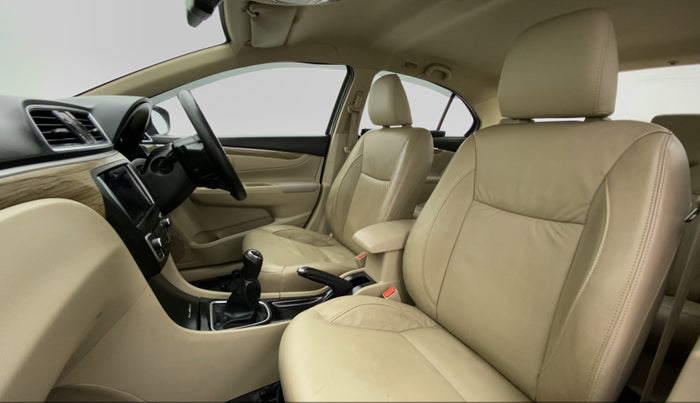 2018 Maruti Ciaz ALPHA 1.5 MT VTVT SHVS, Petrol, Manual, 81,066 km, Right Side Front Door Cabin