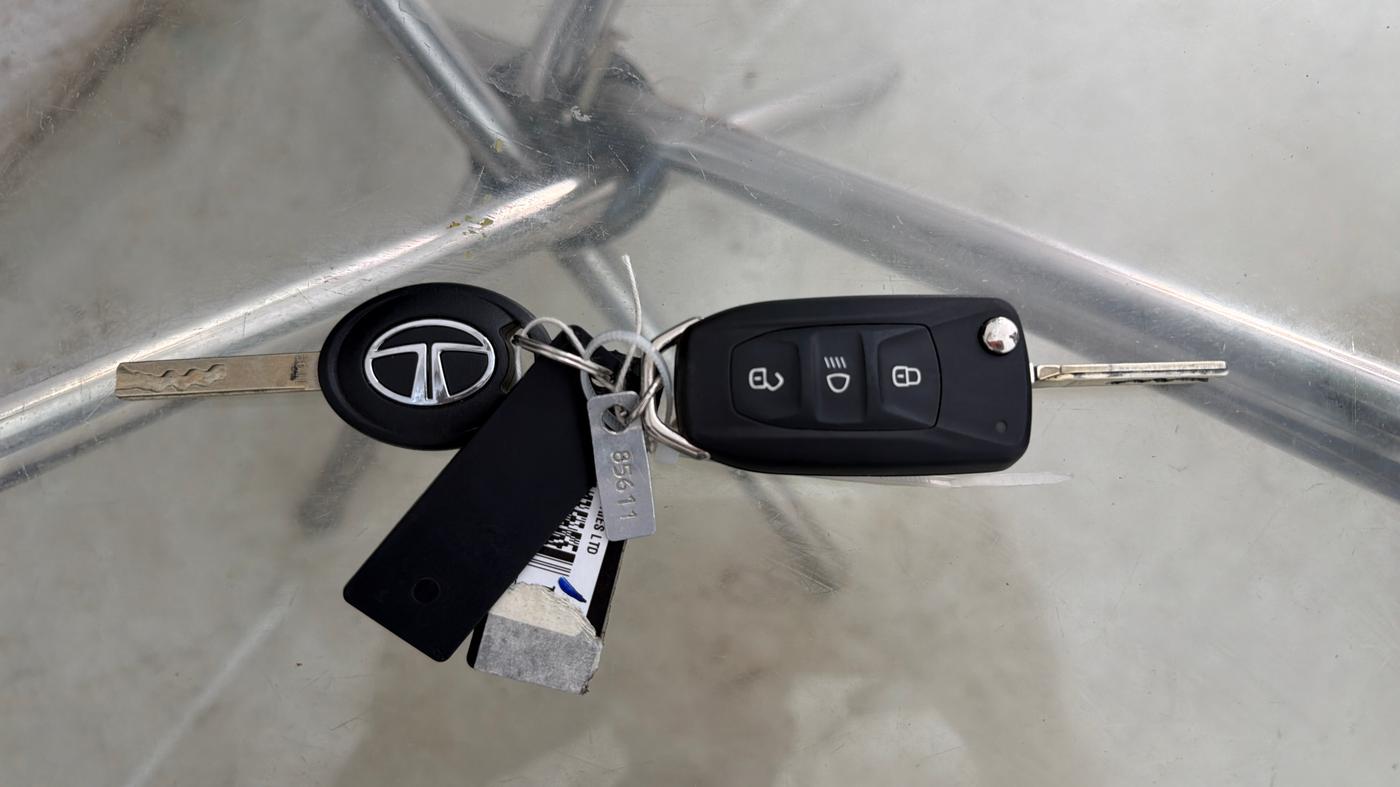 2025 Tata NEXON Pure Plus (S) 1.2 Petrol 6AMT, Petrol, Automatic, 7,502 km, Key Close Up
